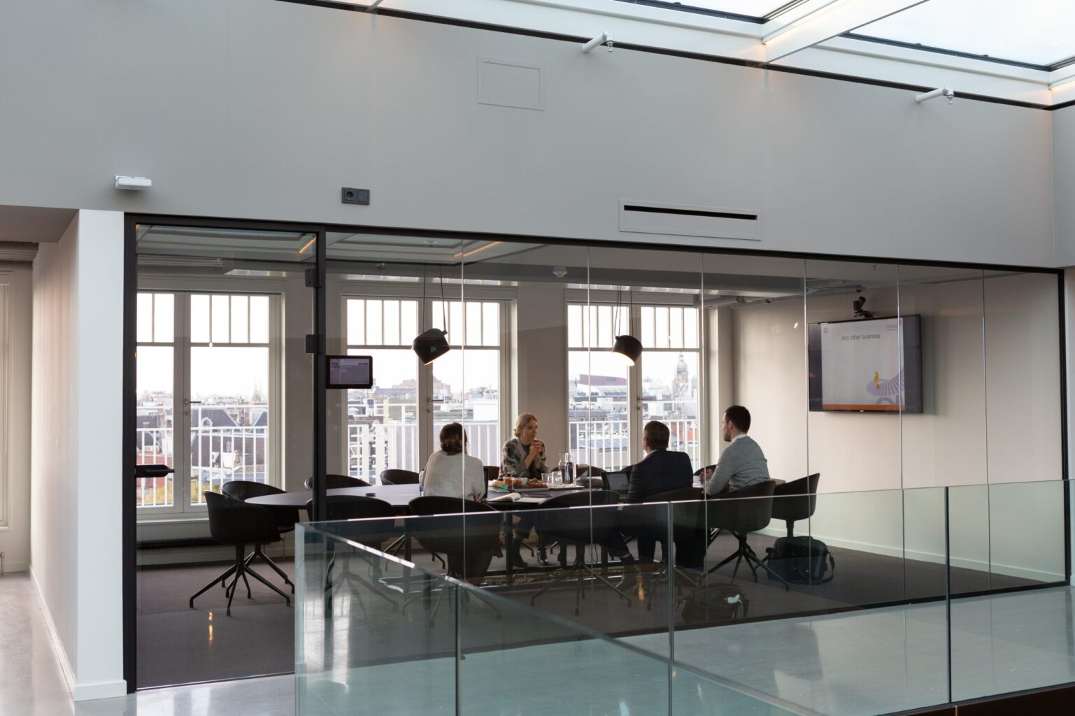 team-meeting-glass-room